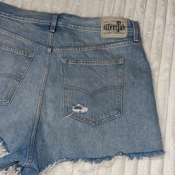Levis SilverTab Mom Short | Size 32 - Picture 4 of 13